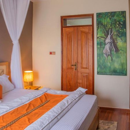 Savannah Suites Lubowa Exteriör bild